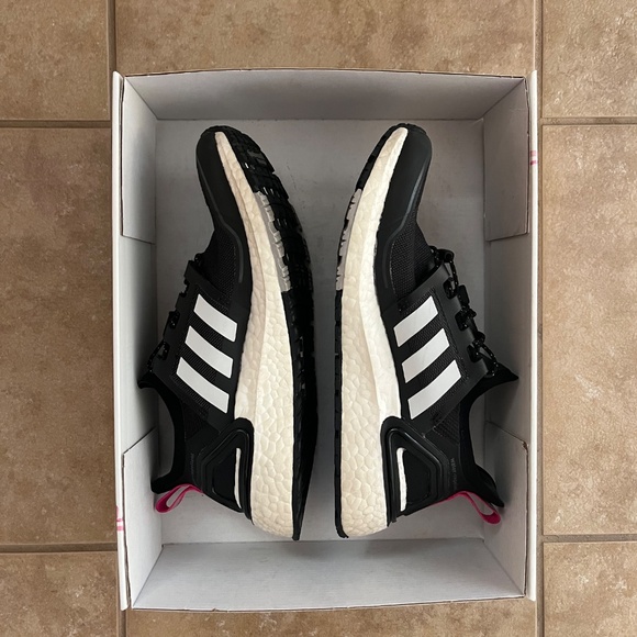 Adidas Women's UltraBoost Winter Cold RDY Core Black - Picture 9 of 9